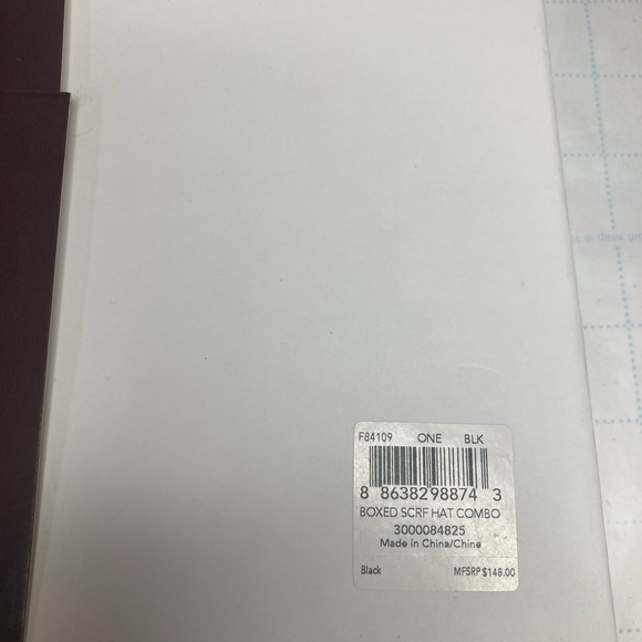 New Authentic Boxed Scarf Hat Coach Black & Gray 2013 Size O/S - Picture 3 of 9